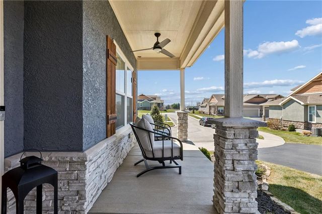 11710 S Deer Run Street 3, Olathe, KS 66061