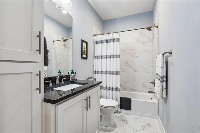 11710 S Deer Run Street 3, Olathe, KS 66061