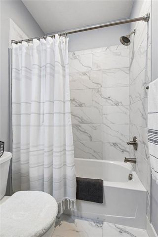 11710 S Deer Run Street 3, Olathe, KS 66061