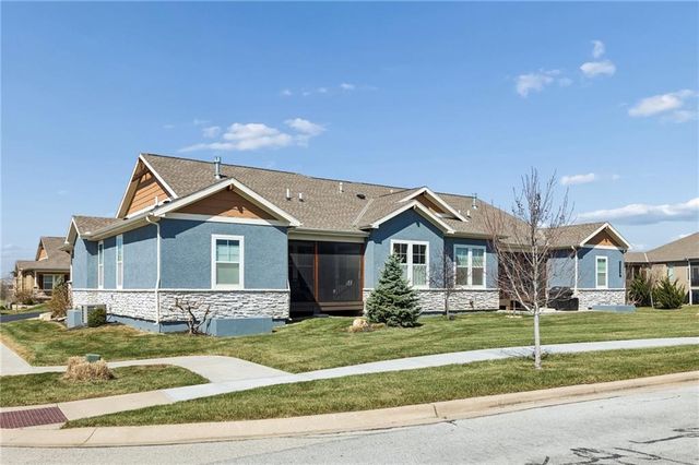 11710 S Deer Run Street 3, Olathe, KS 66061