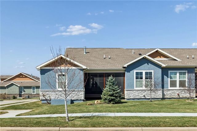 11710 S Deer Run Street 3, Olathe, KS 66061