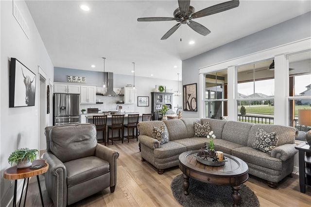 11710 S Deer Run Street 3, Olathe, KS 66061