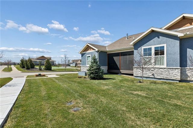 11710 S Deer Run Street 3, Olathe, KS 66061