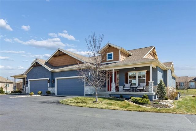 11710 S Deer Run Street 3, Olathe, KS 66061