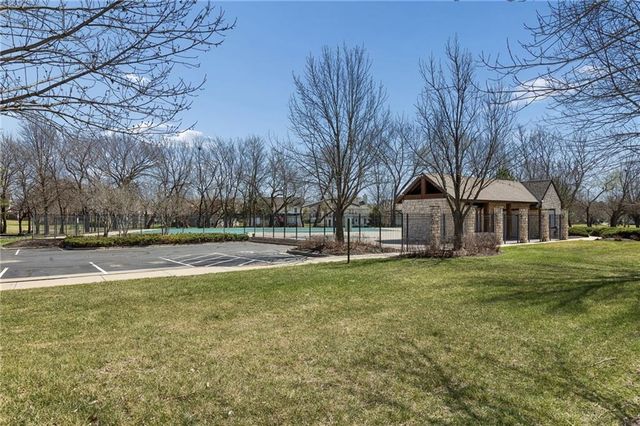 11710 S Deer Run Street 3, Olathe, KS 66061