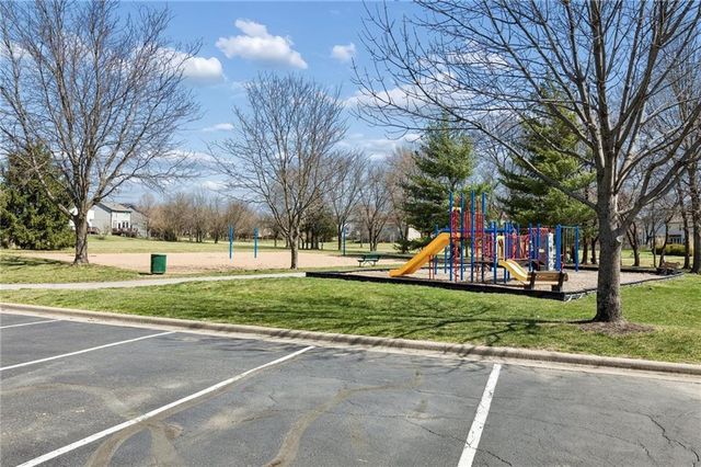 11710 S Deer Run Street 3, Olathe, KS 66061