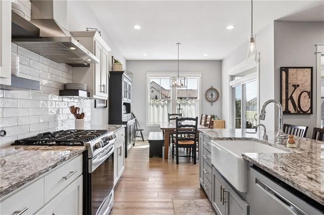 11710 S Deer Run Street 3, Olathe, KS 66061