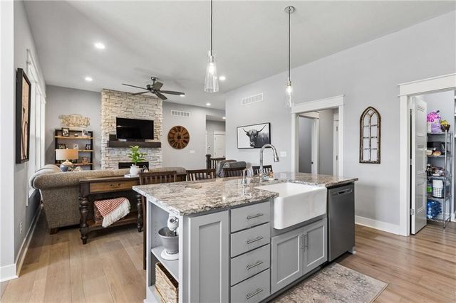 11710 S Deer Run Street 3, Olathe, KS 66061