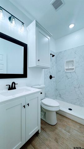 20428 High Point Dr, Flint, TX 75762