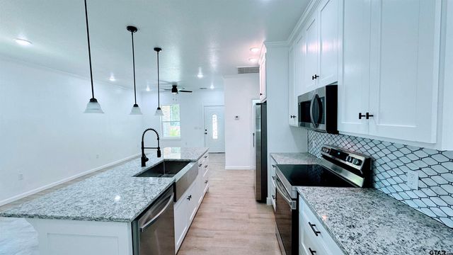 20428 High Point Dr, Flint, TX 75762