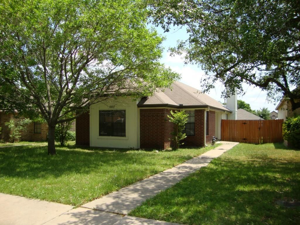1007 Black Locust DR, Pflugerville, TX 78660