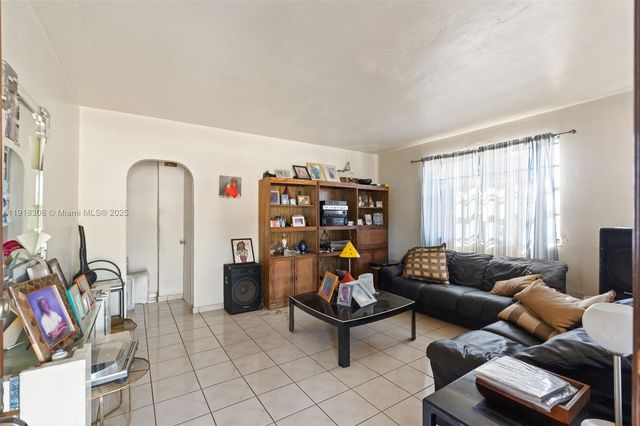 1260 NE 155th St, North Miami Beach, FL 33162