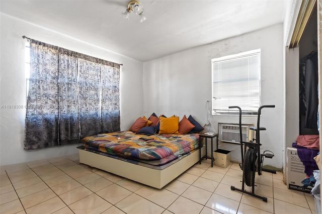 1260 NE 155th St, North Miami Beach, FL 33162