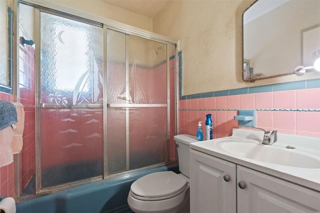 1260 NE 155th St, North Miami Beach, FL 33162