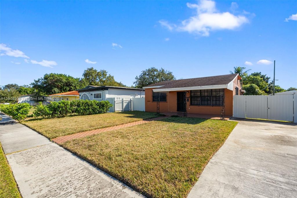 1260 NE 155th St, North Miami Beach, FL 33162