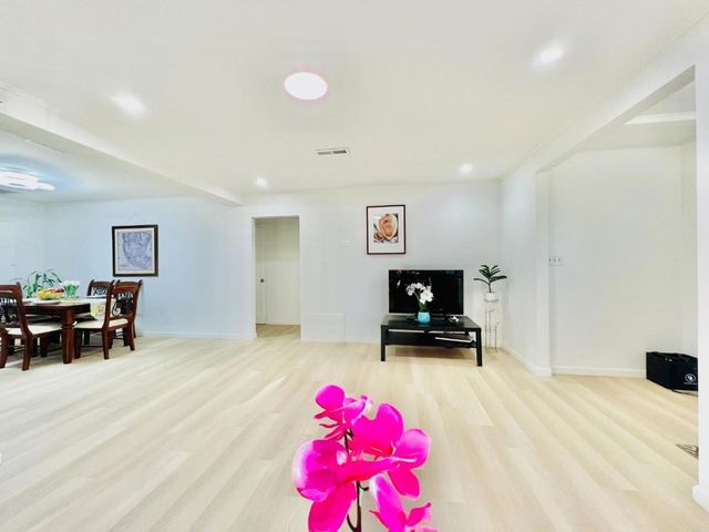 536 Flynn Avenue, Redwood City, CA 94063