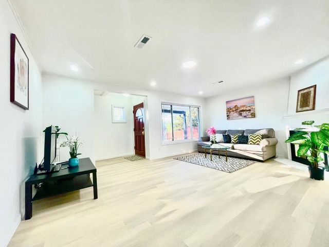 536 Flynn Avenue, Redwood City, CA 94063