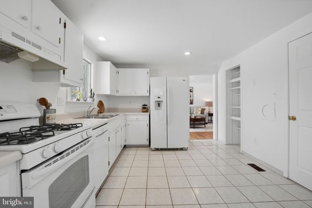 132 N FILLMORE AVE, Sterling, VA 20164