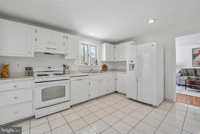 132 N FILLMORE AVE, Sterling, VA 20164