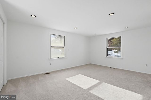 132 N FILLMORE AVE, Sterling, VA 20164