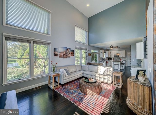 10 SPYGLASS RD, Skillman, NJ 08558
