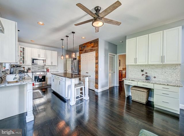 10 SPYGLASS RD, Skillman, NJ 08558
