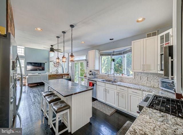 10 SPYGLASS RD, Skillman, NJ 08558
