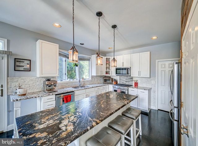 10 SPYGLASS RD, Skillman, NJ 08558
