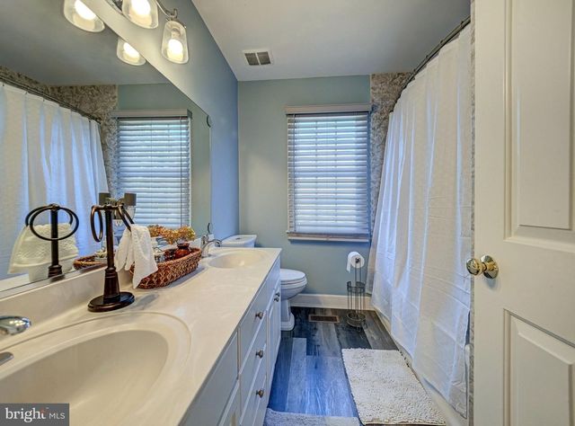 10 SPYGLASS RD, Skillman, NJ 08558