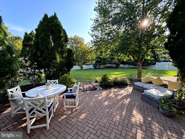 10 SPYGLASS RD, Skillman, NJ 08558
