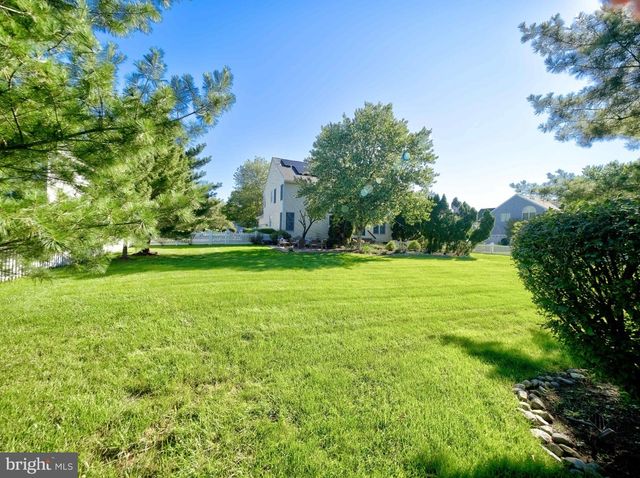 10 SPYGLASS RD, Skillman, NJ 08558