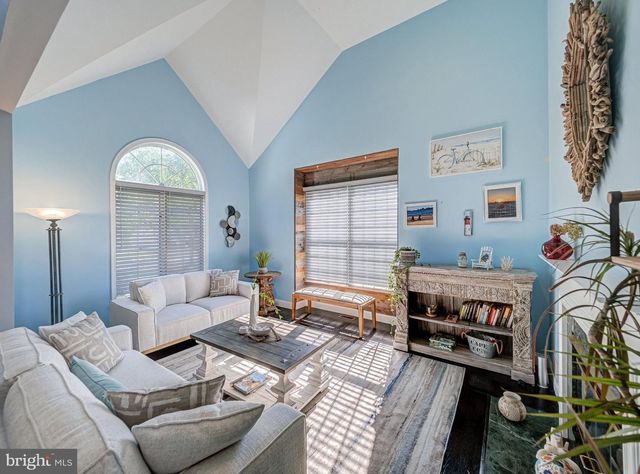 10 SPYGLASS RD, Skillman, NJ 08558