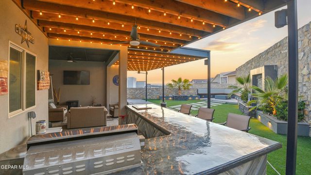 12297 Clifton Hill Road, El Paso, TX 79928