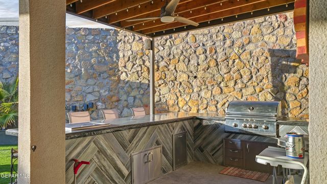 12297 Clifton Hill Road, El Paso, TX 79928