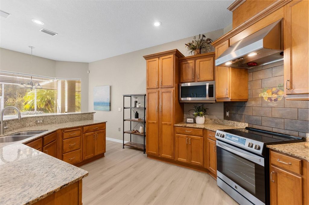 Image 12 of property listing at 12305 TWIN BRANCH ACRES ROAD, Tampa, FL 33626