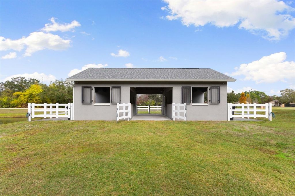 Image 3 of property listing at 12305 TWIN BRANCH ACRES ROAD, Tampa, FL 33626