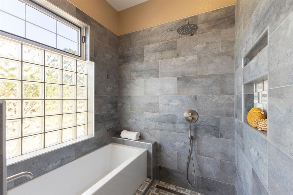 Image 23 of property listing at 12305 TWIN BRANCH ACRES ROAD, Tampa, FL 33626