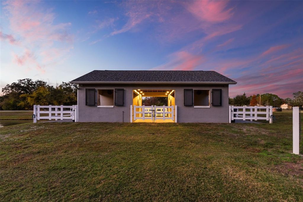 Image 29 of property listing at 12305 TWIN BRANCH ACRES ROAD, Tampa, FL 33626