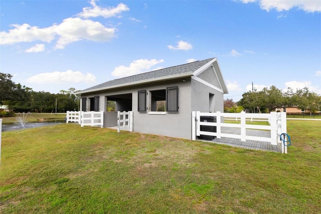 Image 31 of property listing at 12305 TWIN BRANCH ACRES ROAD, Tampa, FL 33626