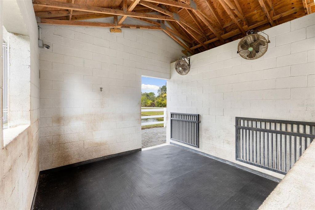 Image 34 of property listing at 12305 TWIN BRANCH ACRES ROAD, Tampa, FL 33626