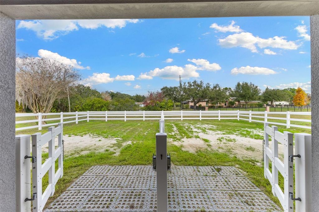 Image 40 of property listing at 12305 TWIN BRANCH ACRES ROAD, Tampa, FL 33626