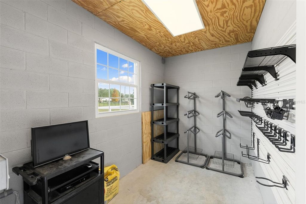 Image 42 of property listing at 12305 TWIN BRANCH ACRES ROAD, Tampa, FL 33626