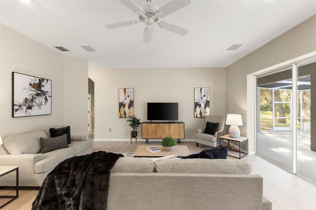 Image 9 of property listing at 12305 TWIN BRANCH ACRES ROAD, Tampa, FL 33626