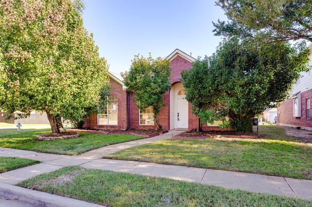 1177 Christopher Lane, Lewisville, TX 75077