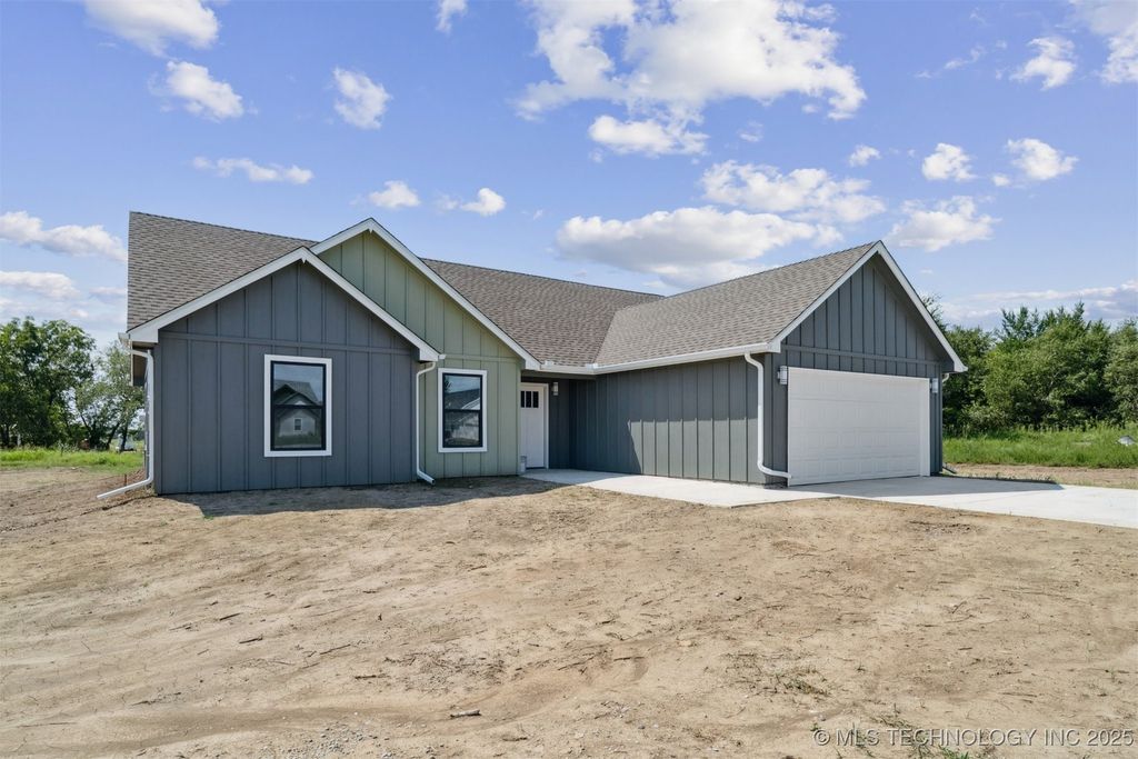 1101 N 4345, Pryor, OK 74361