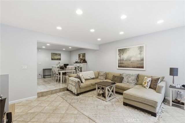7904 Topanga Canyon Blvd 3, Canoga Park, CA 91304