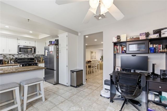 7904 Topanga Canyon Blvd 3, Canoga Park, CA 91304