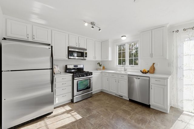 41 Boston Rd 111, Billerica, MA 01862