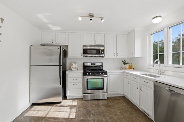 41 Boston Rd 111, Billerica, MA 01862