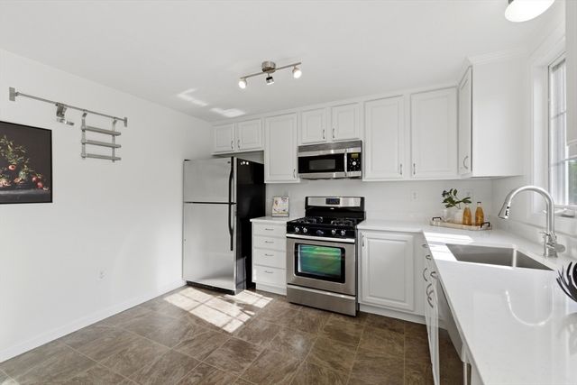 41 Boston Rd 111, Billerica, MA 01862